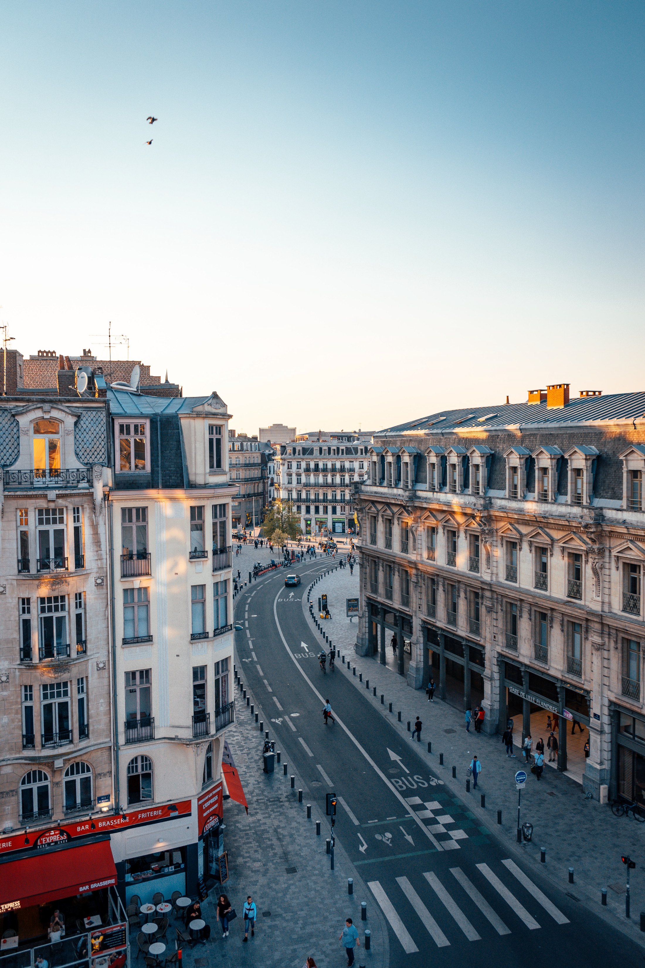Boulevard lillois vu d'en haut à l'heure dorée